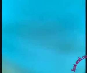 Onder dit hoofdoekje schuilt een geile meid en dat kunnen we zien in dit Arab sex filmpje. Wat geniet ze van die harde pik in haar natte kut.