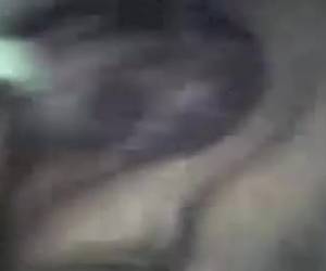 une sucette dans ta chatte arrêter et puis encore une fois dans votre bouche pendant que vous filmez.