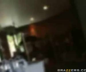 Deze hoerige snol loopt door een groot warenhuis heen en laat aan jan en alleman haar lekkere tieten zien. Nou, nou meisje wat ben jij een sletje!