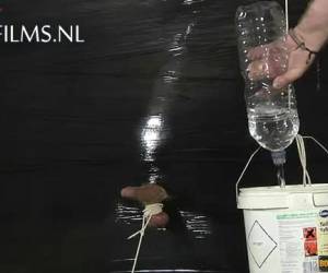 Den gamle mester sucking på førere af hende bundet op homoseksuelle dreng lickore han mummifies. kun næsen og røvhul af sin homoseksuelle dreng blev befriet fra den peetic. hans bolde få bolden trældom og hans mestre et dejligt handjob.