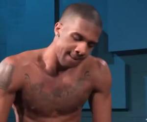 starke muskulöse neger haben leidenschaftlichen schwulen sex. einen muskulösen hintern, die erste mit eine zunge gefickt und dann anal mit dieser schönen großen schwarzen schwanz. black & interracial, starke muskulöse neger haben leidenschaftlichen s 