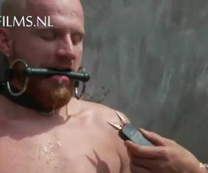 Nyder at se de liderlige mænd, hvordan denne nøgen mand whiteh hans hæftes penis power slag under den homoseksuelle parade. amatør, offentligt ydmyget under gay parade