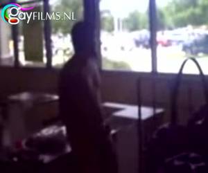 nach feierabend, läuft der junge nackt über den store und zieht seinen schwanz bis er spritzt, sprühen seine sperma auf seinen bauch. nach dem sein freund, film es auf lecken und sich selbst, und auch subtrahieren und blauen amateur, mastubate in einer 