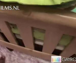 Schreeuwend van pijn, voelt de jonge man de grote negerlul dieper en dieper in zijn anus glijden. Ja deze neger met extreem grote lul houd wel van een krappe anus en neukt hem anal tot hij klaarkomt, en de anus van de knul vol zaad te spuit. Hardcore , Me