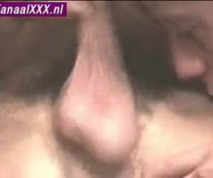 Zo deze homo word verwend door twee vriendjes, samen likken ze zijn ballen en dikke lul. En mag er ook nog een pijpen terwijl hij zelf gepijpt word een homo trio zoals het hoort.