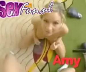 Ze houd van ballen en zeker als ze er mee mag doen wat ze wil.Schatje