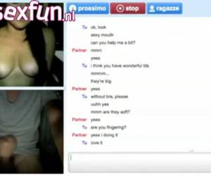 En stor risiko at cybersex er, at du video ikke er privat. liderlige teenagere, der sammen, onanere foran webcam.teens mastubatingg for webcam