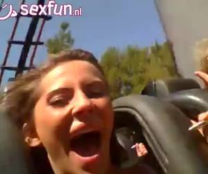 berkedip pada rollercoaster