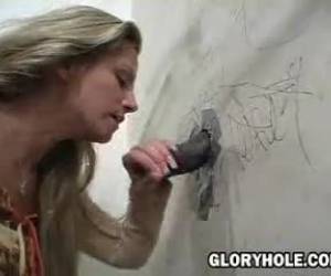 это роговой блондинка хотят сказать помещается большой черный петух, gloryholeee. хороший минет что большой петух распыления диплом.