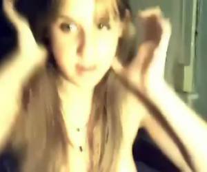 Se denne sexet cutie tage en dejlig fingering. sexet hvordan hendes fisse åbne blomstrer som en blomst af fingering af hendes klit. se denne cutie tage en dejlig fingering
