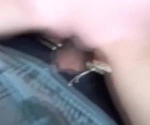 Geil jong stel maakt sexvideo buiten Geil jong stel maakt sexvideo buiten. De auto geparkeerd op een bospaadje en neuken maar, zelfs met een cumshot. Goed gedaan jongens!