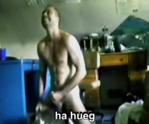 Grappige filmpjes van hete sex die verstoord word op beestachtige wijze. De huisdieren steken een stokje voor het maken van amateur sex filmpjes.