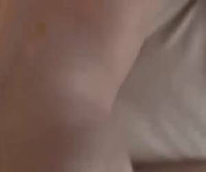 Super tevreden is het geile blonde meisje wanneer ze anaal word geneukt. Dat is toch een behoorlijke piemel die in dat geile kontje glijd. Geil wanneer zijn...